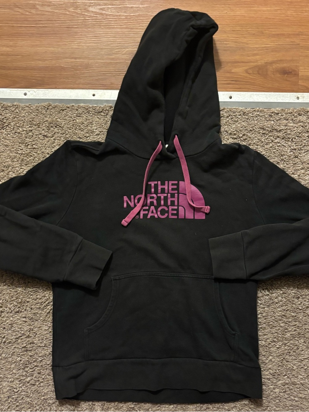 The North Face Women's Lg Black Hoodie with Pink Logo Pink Drawstring Like New - Picture 3 of 8